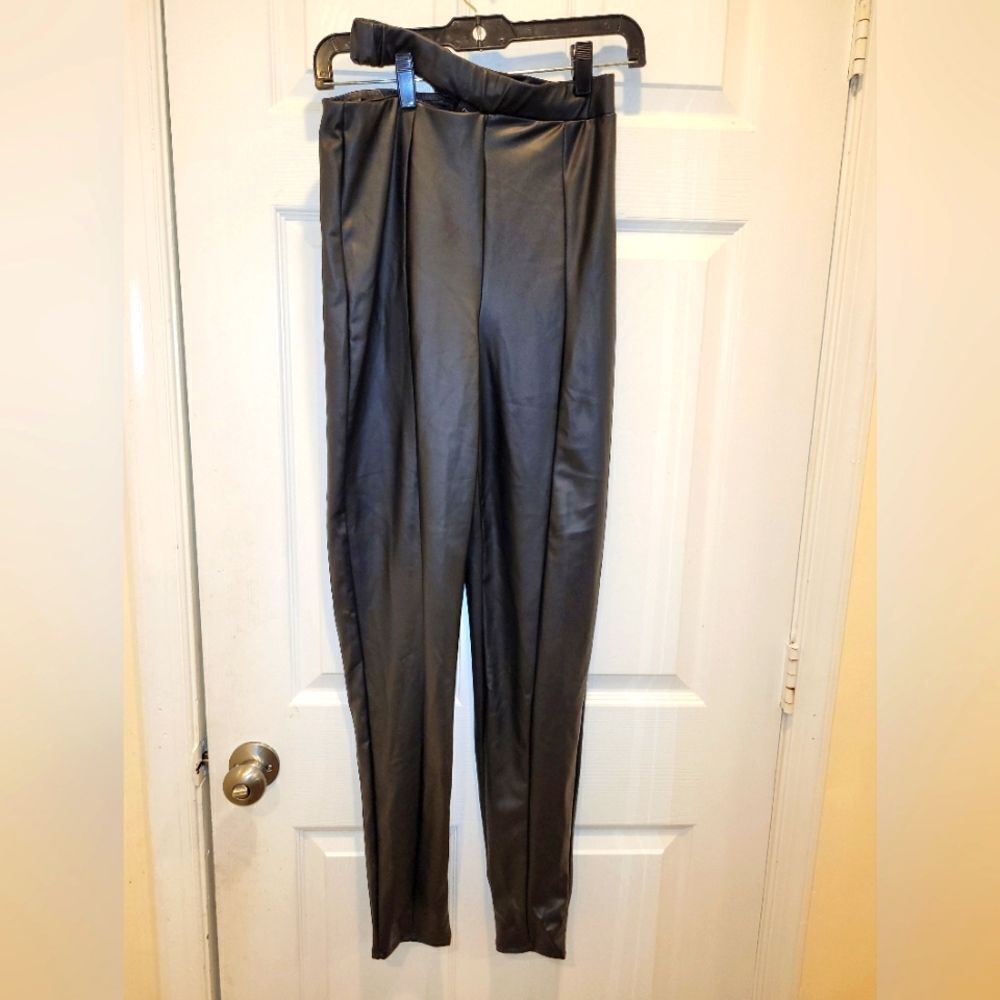 CLEARANCE Gibiu Pleather Cutout Pants sz M, black